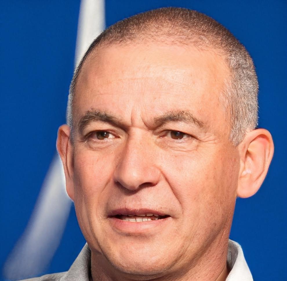 Retrato de Enrique Valdés, especialista en finanzas corporativas