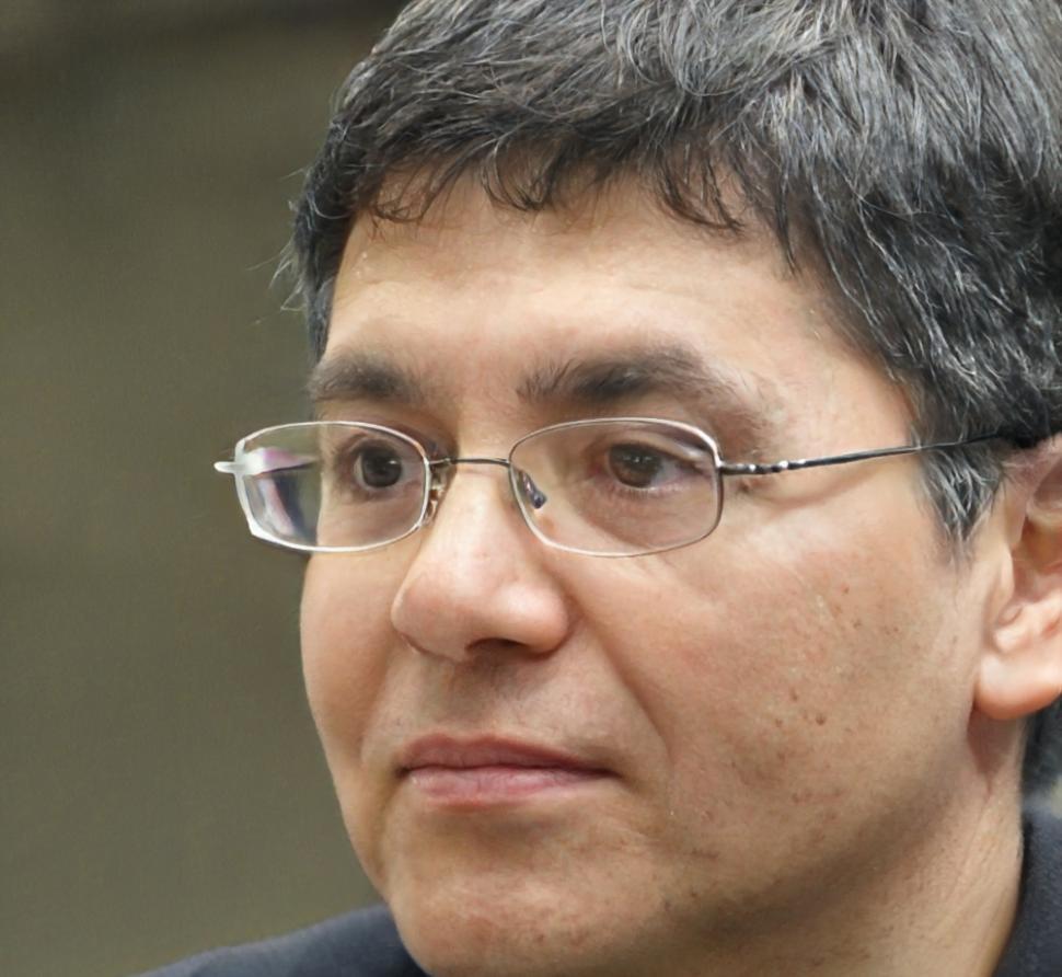 Retrato de Mateo Herrera, consultor en finanzas personales
